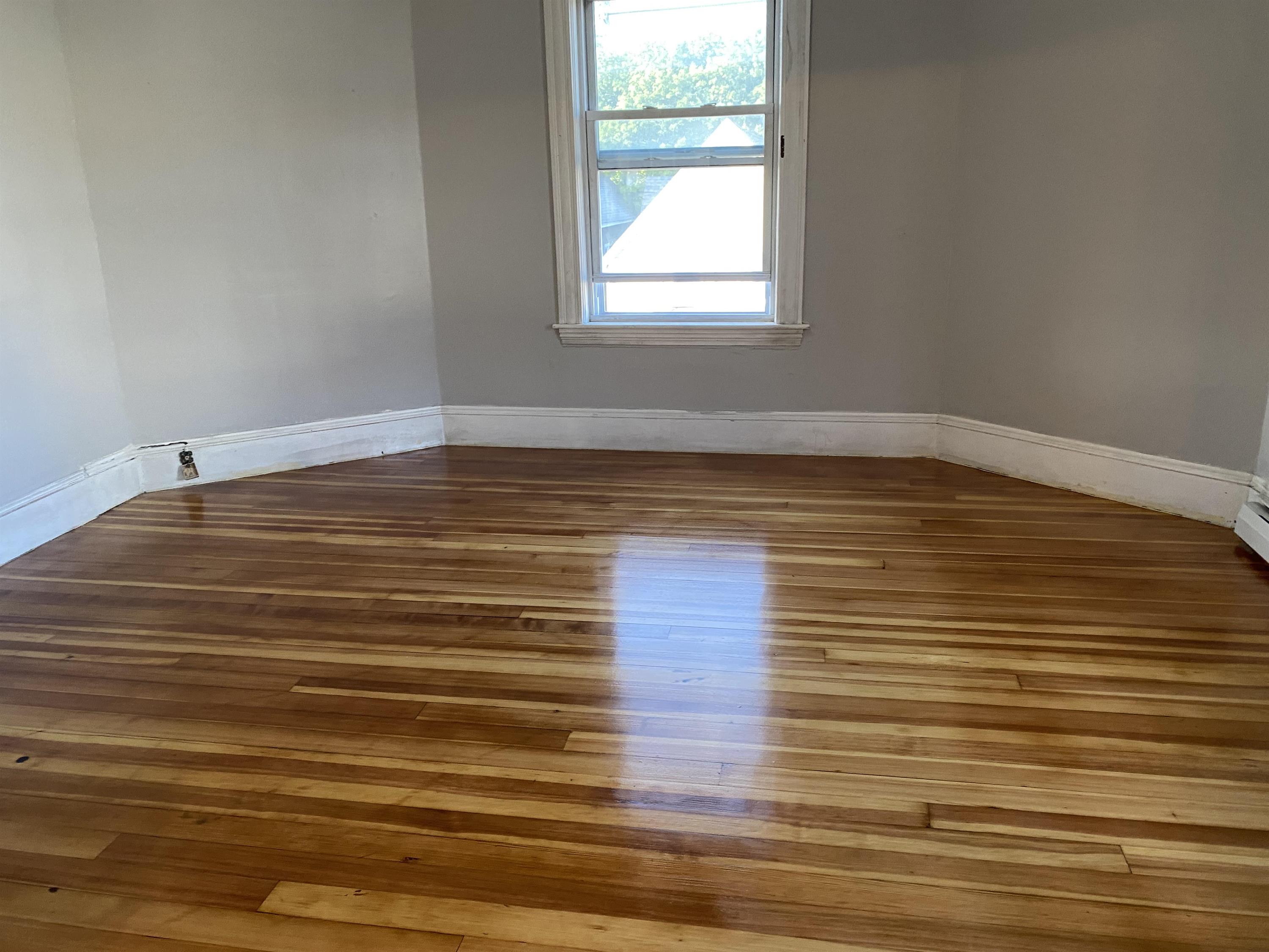 192 University Avenue - 3rd